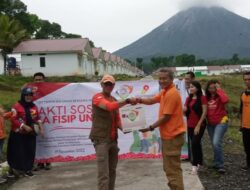 IKA FISIP Unair Beri Bantuan Warga Terdampak Erupsi Semeru