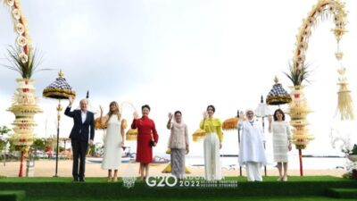Ibu Iriana Jokowi Ajak Para Pendamping Pemimpin G20 Melihat Kearifan Lokal Indonesia