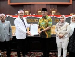 Ratusan Tenaga Medis Datangi DPRD Jatim, Sampaikan Aspirasi Tolak RUU Kesehatan Omnibus Law