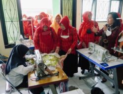 Jelang Tutup Tahun 2022, Dharma Wanita Kominfo Jatim Bakti Sosial di Pasuruan