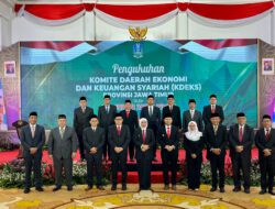 Khofifah Kukuhkan Komite Daerah Ekonomi dan Keuangan Syariah 2022 – 2024