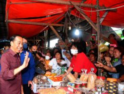 Antusiasme Masyarakat Manado Sambut Kedatangan Jokowi