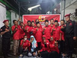 PAC PDIP Simokerto Surabaya Semarakkan HUT PDIP ke-50 dengan Tumpengan dan Bakti Sosial