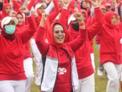 Ribuan Ibu-Ibu Meriahkan Gelaran Senam Sicita di Poncokusumo