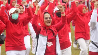 Ribuan Ibu-Ibu Meriahkan Gelaran Senam Sicita di Poncokusumo