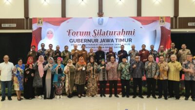 Khofifah Silahturahmi dengan Warga Jatim di Papua