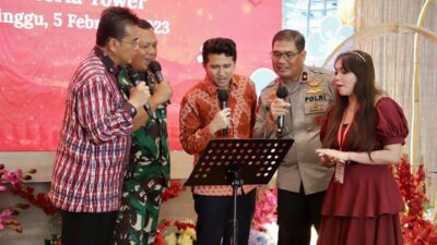 Ditodong Panglima TNI Nyanyi Lagu Mandarin di Perayaan Imlek, Forkopimda Jatim Kompak Tampil Percaya Diri