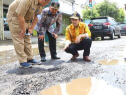 Hadiri Kegiatan di Kediri, Wagub Emil: Tinjau Jalan Rusak Nganjuk-Kediri