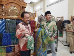 Corak Batiknya Khas dan Sangat Indah, Anggota DPRD Jatim: Perajin Batik di Gresik Perlu Dapat Perhatian