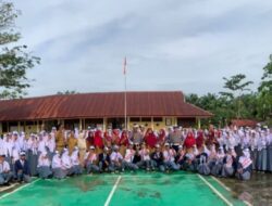 Kasatlantas Polres Sijunjung Pembina Upacara Bendera SMAN 11 Sijunjung