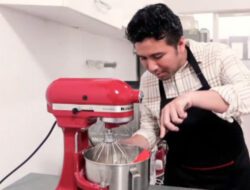 Kejutan Emil Dardak Untuk HUT Arumi Bachsin