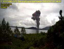 Gunung Anak Krakatau Kembali Erupsi, Tinggi Letusan Kali Ini Mencapai 2 Kilometer Diatas Puncak