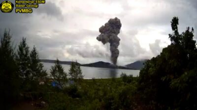 Gunung Anak Krakatau Kembali Erupsi, Tinggi Letusan Kali Ini Mencapai 2 Kilometer Diatas Puncak