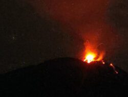 Gunung Ili Lewotolok di Nusa Tenggara Timur Alami Erupsi Beruntun