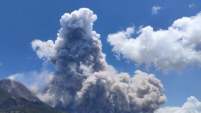 Gunung Merapi Erupsi, Terjadi Guguran Awan Panas