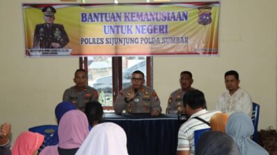 Polres Sijunjung Beri Bantuan Sembako Peduli Kemanusiaan Untuk Negeri di Polsek IV Nagari