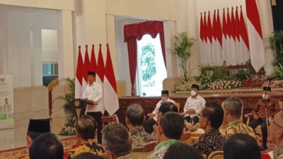 Jokowi dan Ma’ruf Amin Serahkan Zakat Lewat Baznas