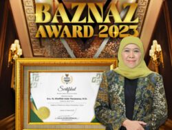 Khofifah Terima Penghargaan Baznas Award 2023 Sebagai Gubernur Pendukung Utama Pengelolaan Zakat
