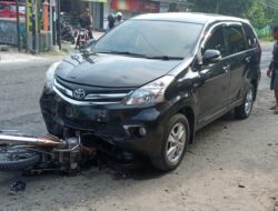 Mobil Dinas Pejabat BPSDA Bengawan Solo Tabrakan di Magetan
