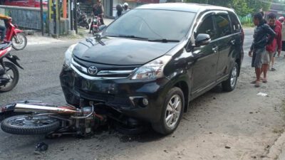 Mobil Dinas Pejabat BPSDA Bengawan Solo Tabrakan di Magetan