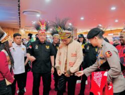 Perancang Busana Ini Beri Jaket Untuk Jokowi Karena Dianggap Sebagai Presiden Yang Stylish