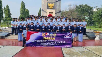 Sambut HUT Ke-77 TNI AU, Lanud Muljono Ziarah ke TMP 10 November