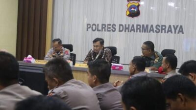 Bupati dan Kapolres Dharmasraya Dengarkan Arahan Kapolri Tentang Kesiapan Pengamanan Idul Fitri 1444 H