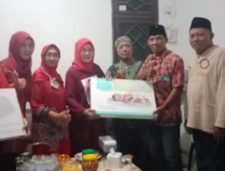Bagikan Alat Timbang Saat Lebaran, PAC Kenjeran: PDI Perjuangan Sangat Peduli Kesehatan