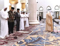 Jokowi, Ganjar dan Gibran Shalat Tarawih di Masjid Raya Sheikh Zayed