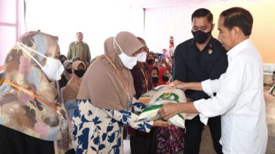 Jokowi Luncurkan Penyaluran Cadangan Beras Untuk Bantuan Pangan 2023