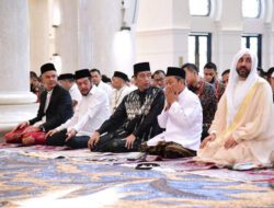 Jokowi dan Ganjar Salat Idulfitri di Masjid Sheikh Zayed