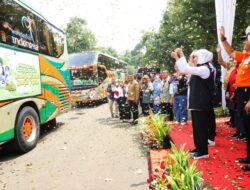 Khofifah Berangkatkan Bus Mudik Gratis Jakarta – Jatim
