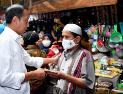 Senangnya Para Pedagang di Cimanggis Depok Dapat THR Dari Jokowi