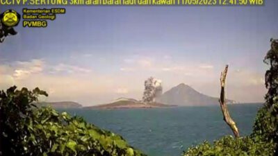Gunung Anak Krakatau Meletus, Tinggi Semburan Abu Capai 1 Km di Atas Puncak