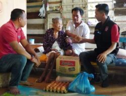 Untuk Ringankan Beban Keluarga Pemkab Dharmasraya Salurkan Bantuan Kepada Lansia Rentan