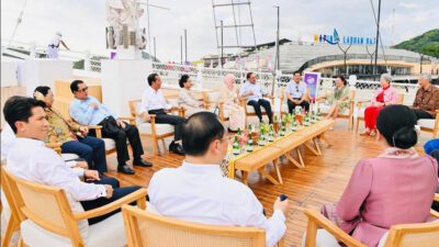 Jokowi Ajak Para Pemimpin Asean Berlayar Pakai Kapal Pinisi dan Nikmati Keindahan Senja di NTT