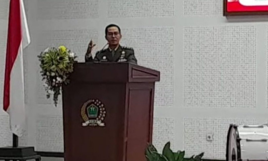 Letkol Kav.Heru Wibowo Sofa ,DANDIM 0833 saat memberi sambutan di acara FORKOMA.Selasa (23/03/2023)
