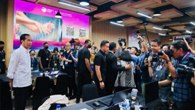 Wartawan Terkejut Ketika Jokowi Tiba-Tiba Nongol di Pusat Media KTT 42 Asean