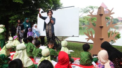 Bakul Budaya FIB UI dan Makara Art Center Melatih Anak-Anak Konservasi Alam