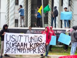HMI dan SEMMI Demo Dugaan Korupsi Dinas DPMPD, Bank BJB dan BPR Berkah Pandeglang