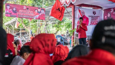Bulan Bung Karno, Kader PDIP Surabaya Gotong Royong Dirikan Posko Ganjar Presiden