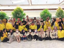 Peduli Lansia, KKN Mahasiswa UWKS Lakukan Pemeriksaan Kesehatan Rutin di Dukuh Pakis