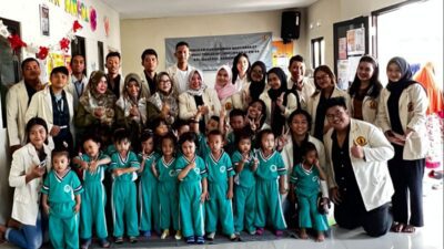 KKN Mahasiswa UWKS Ingin Warga Made Surabaya Cinta Lingkungan