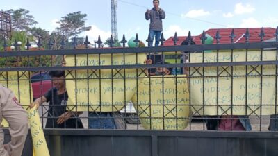 Puluhan Massa Aksi Geruduk Dinas PUPR, Aliansi Mahasiswa Pandeglang: Ada Upaya Pejabat Melakukan Hegemoni Proyek di Pandeglang