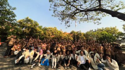 KKN Mahasiswa UWKS Optimalkan Fasilitas Baca SDN 232 Gresik