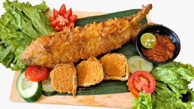 KKN Mahasiswa UWKS Lakukan Pendampingan Digital Marketing ke Pelaku Olahan Ikan Bandeng