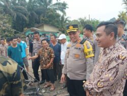 Kapolres Sijunjung Kunjungi Korban Kebakaran Pasar Timpeh 5 Jorong Kurnia Kamang