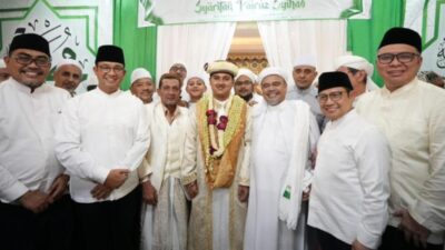 Kunjungi Petamburan, Cak Imin Cium Tangan Habib Rizieq