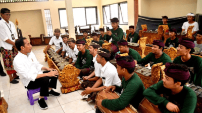 Kunjungi SMKN 3 Sukowati, Jokowi: Relevan Dengan Potensi Pariwisata Bali