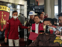 Diduga Terima 40 Miliar, Anggota BPK Jadi Tersangka Korupsi BTS Kemenkominfo